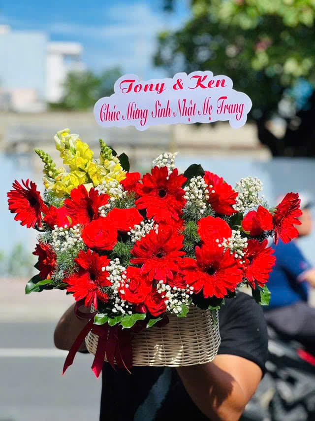 Giỏ Hoa Tươi Xinh Tràn Sắc - BBGH26