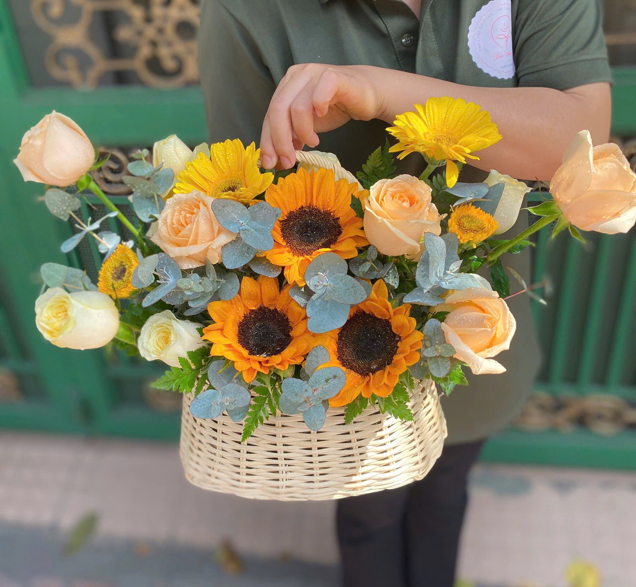 Giỏ Hoa Sớm Mai Tươi Đẹp - BBGH39